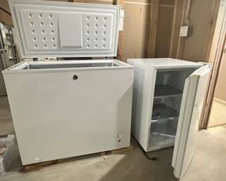 Deep freezer and minifridge