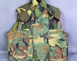 US Military Camo Body Armor Vest, Size Medium