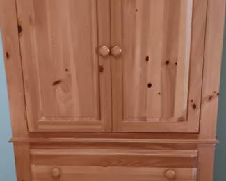 Pine armoire in great condition