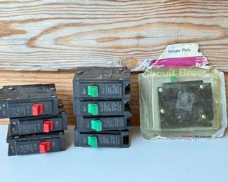 221 WestingHouseCircuitBreakersSinglePoleGFI