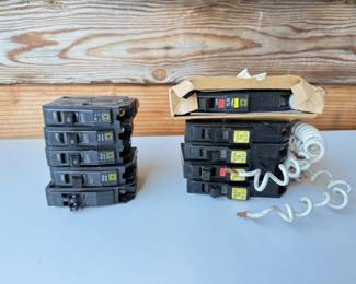 196 SquareDQOTypeCircuitBreakersGFISinglePole