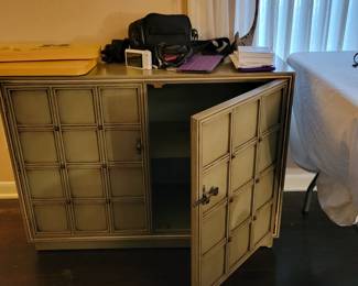 Storage cabinet
