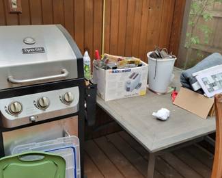 Dyna glo Grill. Table goes with 4 chairs in previous photo