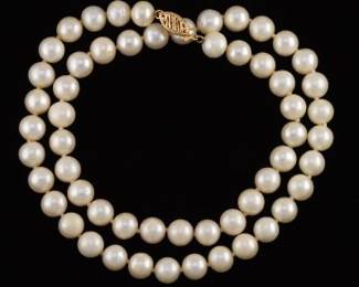 Ladies Gold and Pearl Necklace