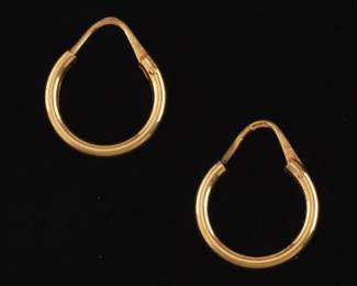 Ladies Italian 18K Gold Pair of Hoops
