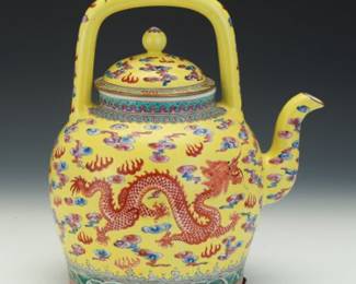 Chinese Oversized Porcelain Teapot Imperial Dragons on Yellow Background, Qianlong Apocryphal Marks