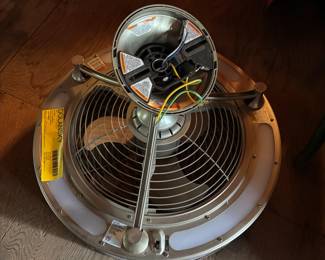 Working lighted fan