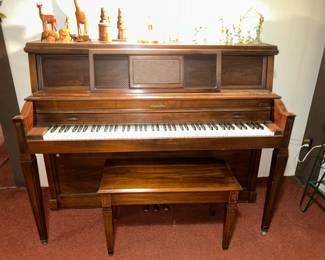 "Baldwin" piano