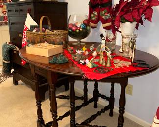 Gateleg drop leaf table/Christmas