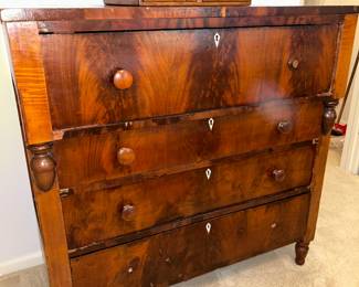 Antique chest of drawers