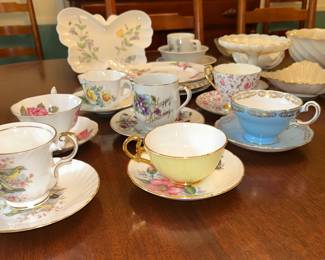 Nice collection of teacups and saucers