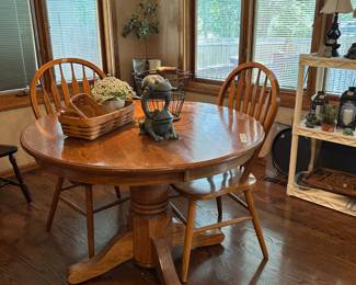 Round oak kitchen table and 2 chairs
