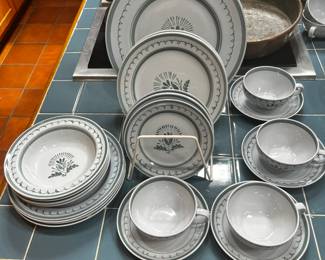 Green Thistle Arabia 4 Place Settings, 28 pieces (also available, extra pieces, 1 dinner plate, 6 luncheon plates, 4 large bowls, 6 smaller bowls, 6 bread plates, 6 saucers, 5 teacups)