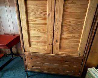 Entertainment center 