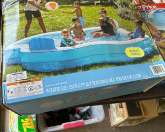 Blowup swimming pool