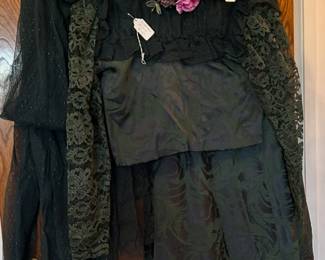 VICTORIAN COSTUME (COSPLAY?)