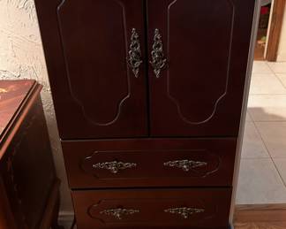 STAND UP JEWELRY BOX
