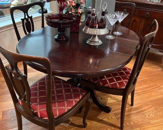 SMALL SPACE DINING TABLE