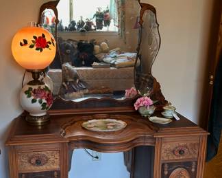 EASTLAKE VANITY WITH ETCHED GLASS MIRROR