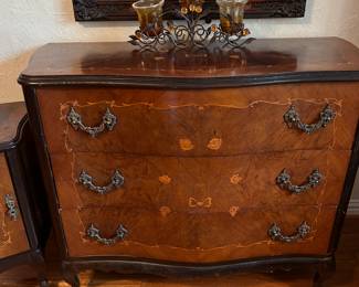 ANTIQUE 3 DRAWER DRESSER...