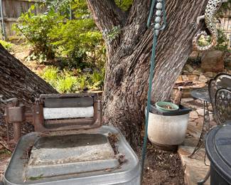 VINTAGE WASHING MACHINE