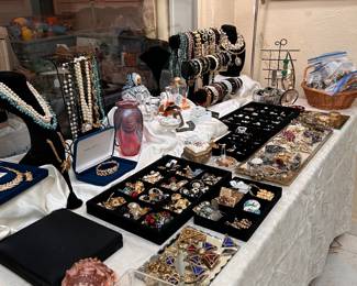 COSTUME JEWELRY, LOTS