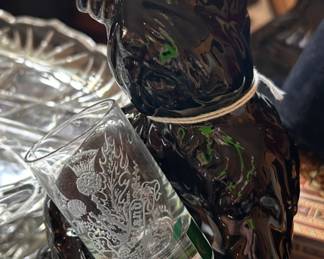(so cool!) VINTAGE SCOTCH DECANTER