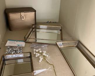 Mirrored trays