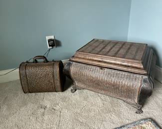 Storage containers
