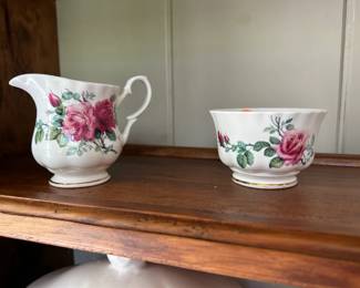Cream and sugar dishes