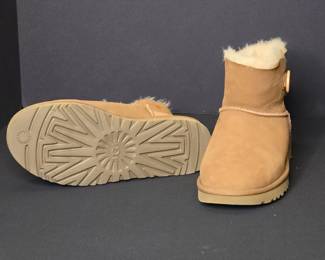 UGG Bailey Button