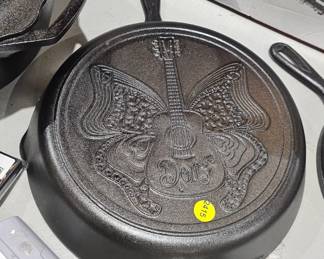CAST IRON DOLLY SKILLET