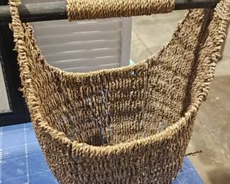 WOVEN BASKET WITH HANDLE