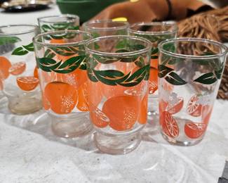 VINTAGE DRINKING GLASSES JUICE