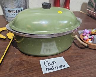 CLUB OVAL COOKER WITH LID