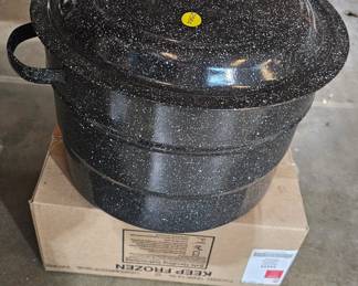 ENAMEL STOCK POT WITH LID