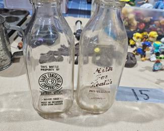 VINTAGE MILK GLASSES / BOTTLES