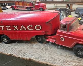 VINTAGE METAL TEXACO TRUCK