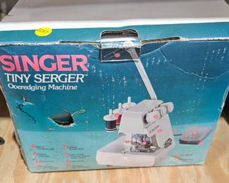 SINGER TINY SERGER