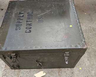 METAL STORAGE CHEST