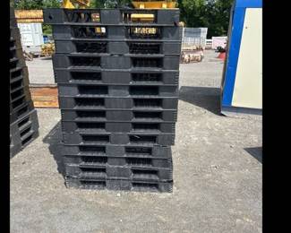 14 PLASTIC PALLETS