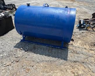 ROUND FUEL TANK ON SKIDS