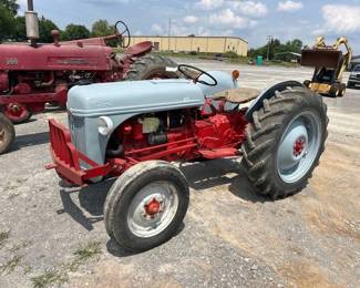 FORD 8N TRACTOR
