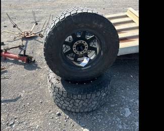 4 33x12.50R18LT WHEELS AND TIRES