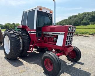 INTERNATIONAL 1086 CAB TRACTOR WITH DUALS