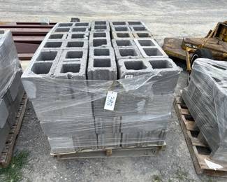 PALLET OF CONCRETE BLOCKS