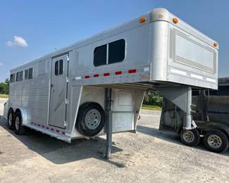 4 STAR ALUMINUM HORSE TRAILER