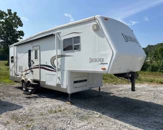 JAYCO DESIGNER GOOSENECK CAMPER TITLE
