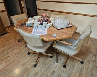 Kitchen Table with 4 Chairs
