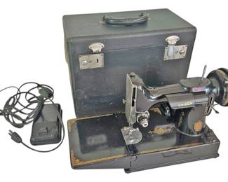 Vintage Singer Featherweight Sewing Machine
